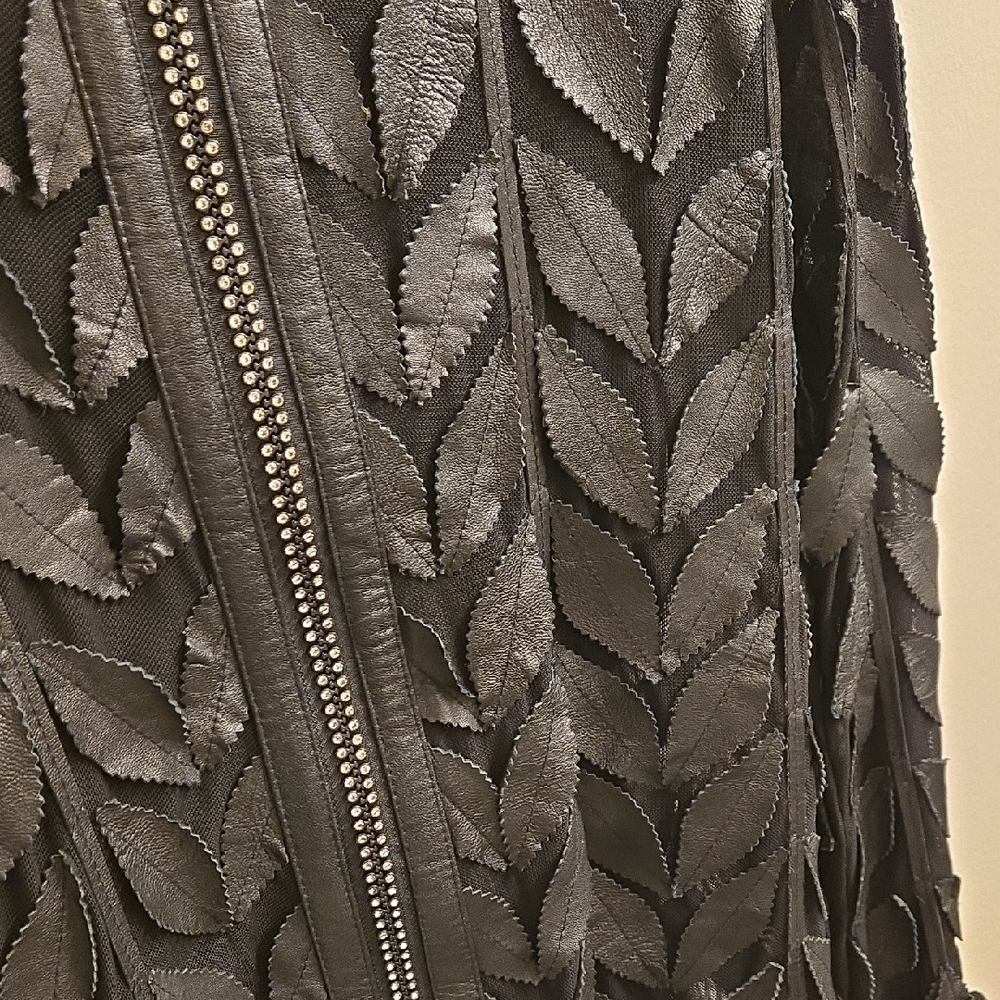 Elegant Black Leaf Pattern Leather Jacket - Picture 7 of 8